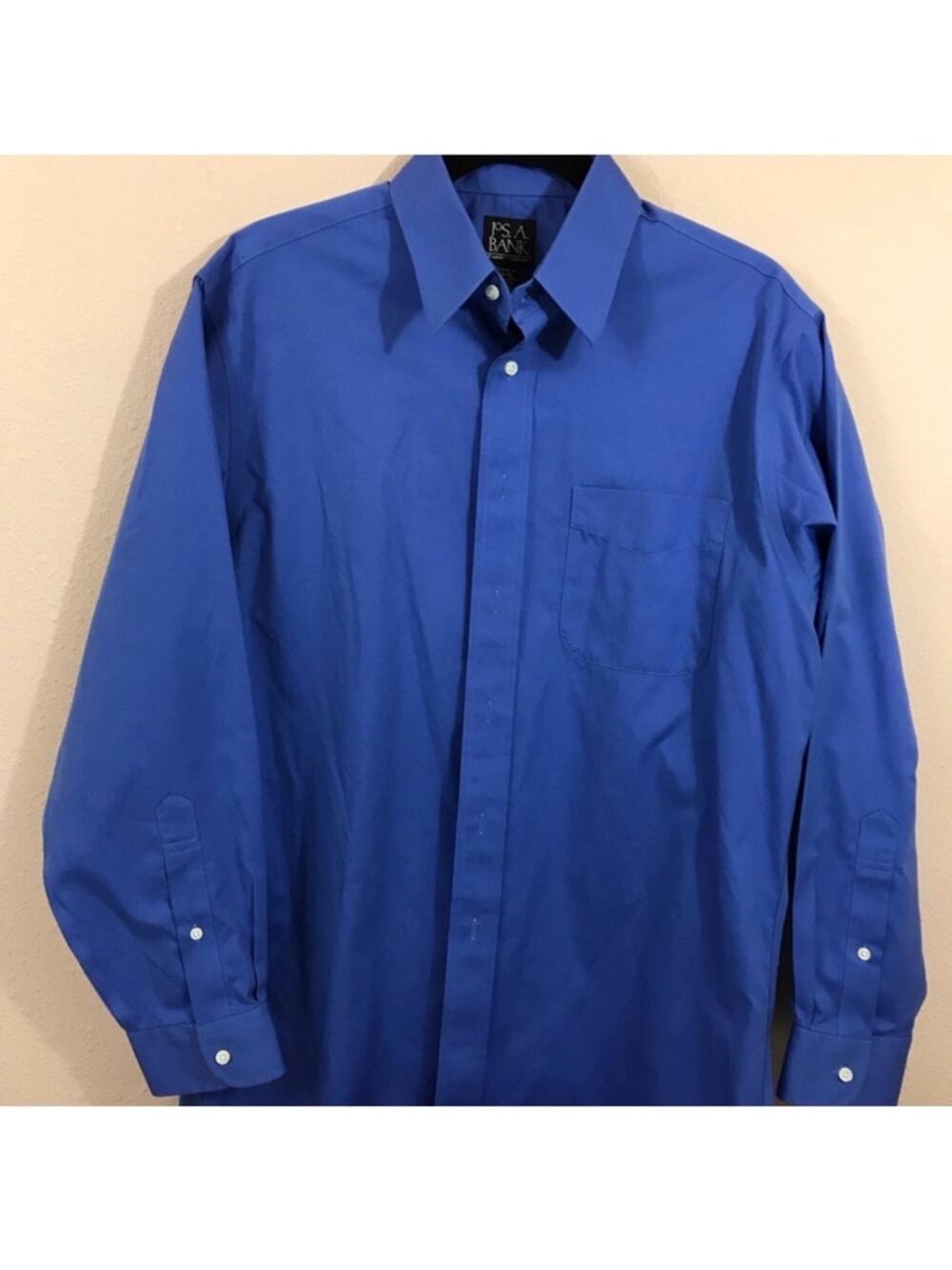 Jos A Bank Tailored Fit Button Down Shirt. In new condition. Size 16-33.